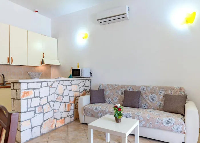 Caserurali, Nature And Pool 切列梅萨皮卡